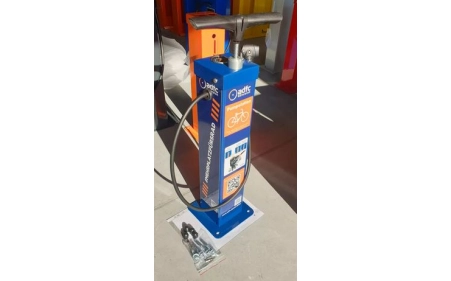 Publiczna pompka rowerowa PO-1.1.06 stal nierdzewna AISI 304 malowana proszkowo RAL