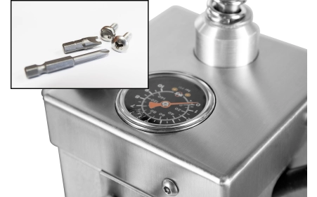 Stacja ładowania i naprawy rowerów SŁNR-1.1.07, 4 gniazda Schuko 250V, stal nierdzewna AISI 304 malowana proszkowo RAL